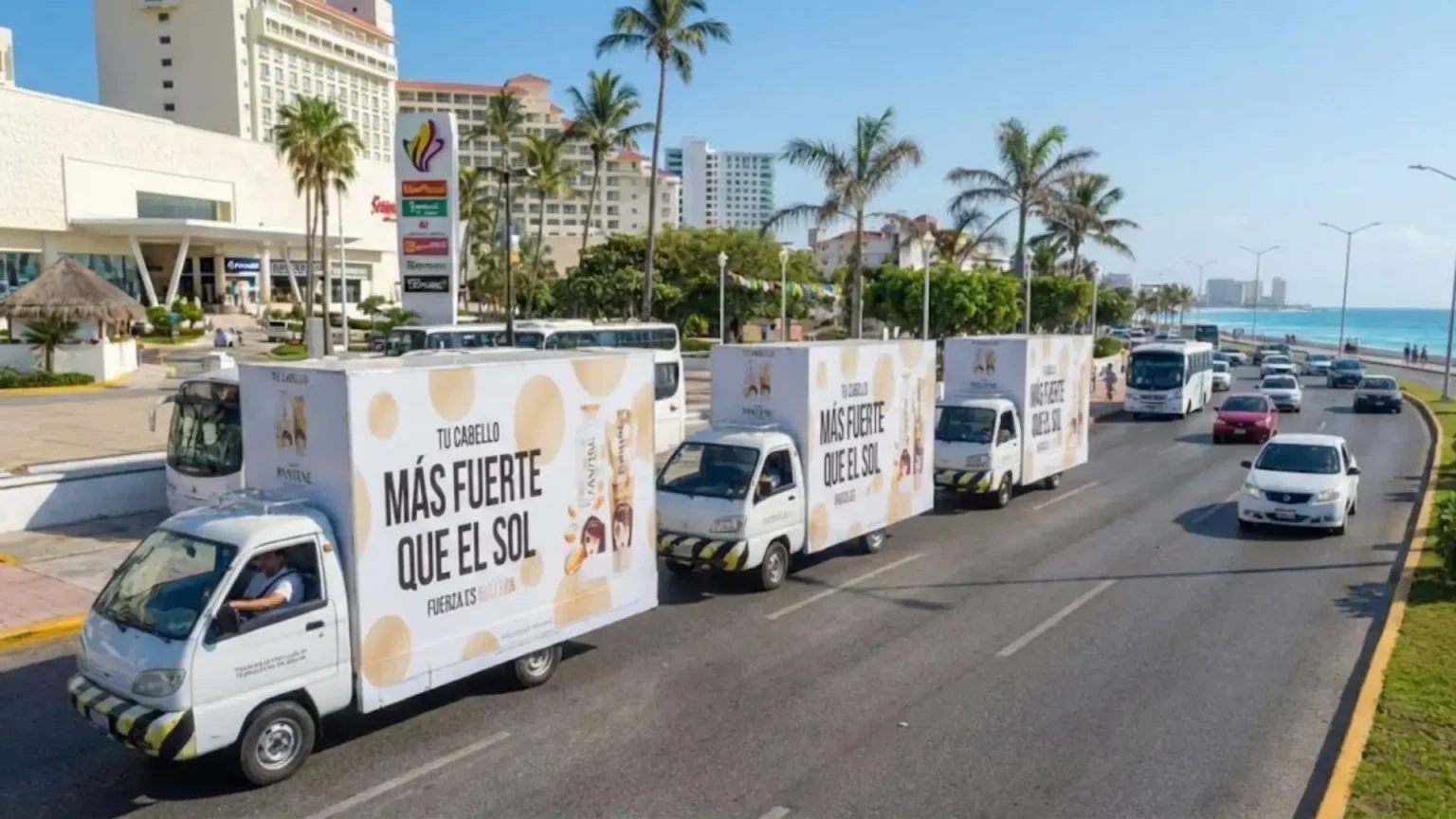 Vallas móviles en caravana con publicidad de la marca Pantene para campaña de posicionamiento de producto