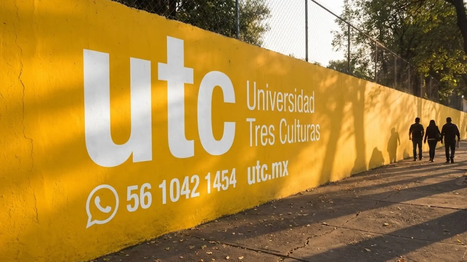 Publicidad en bardas para Universidad Tres Culturas UTC realizada por Artefacto Medios como estrategia de publicidad exterior en México.
